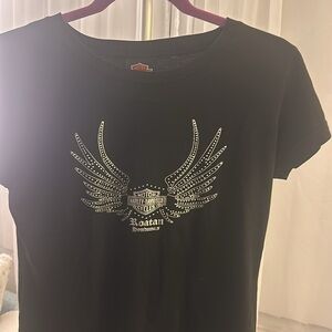 Harley Davidson Y2K Black Graphic Tee with Printed Graphic Wing Design Medium